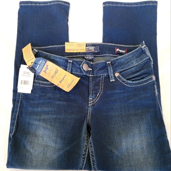 NWT Silver Jean Co Tuesday fit, super stretch, 28x23 denim cropped capri - Picture 1 of 10
